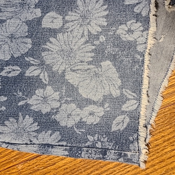 Abercrombie kids Floral Denim Shorts  - Girls 13/14 - Picture 3 of 8